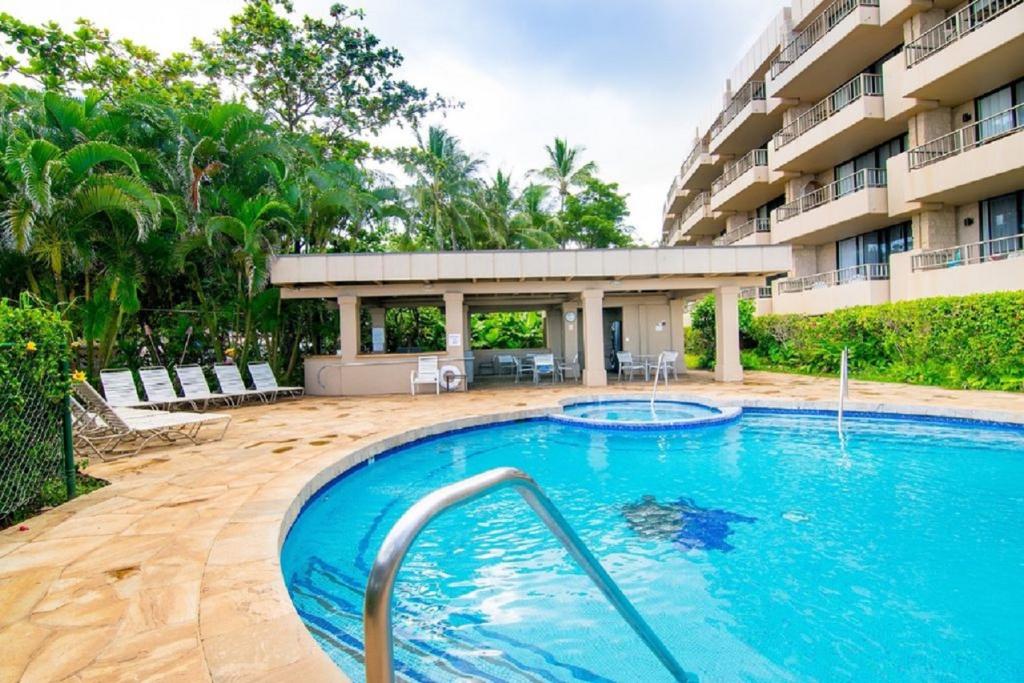 Paki Maui pool and tropical grounds